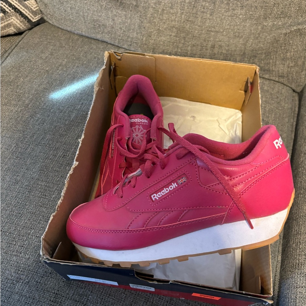 Hot pink Reebok woman’s tennis shoes only worn 1x (size 6 1/2)